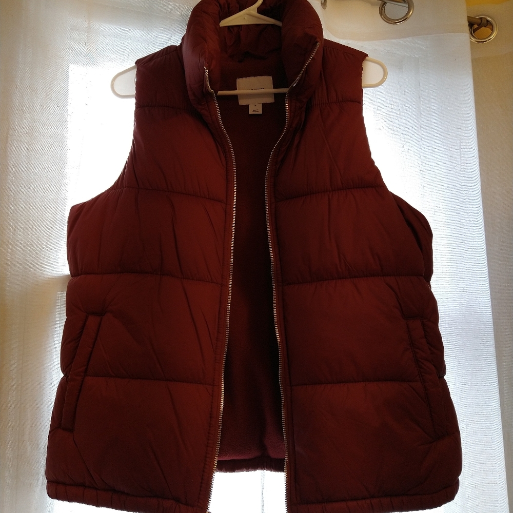 Old Navy Puffer Vest